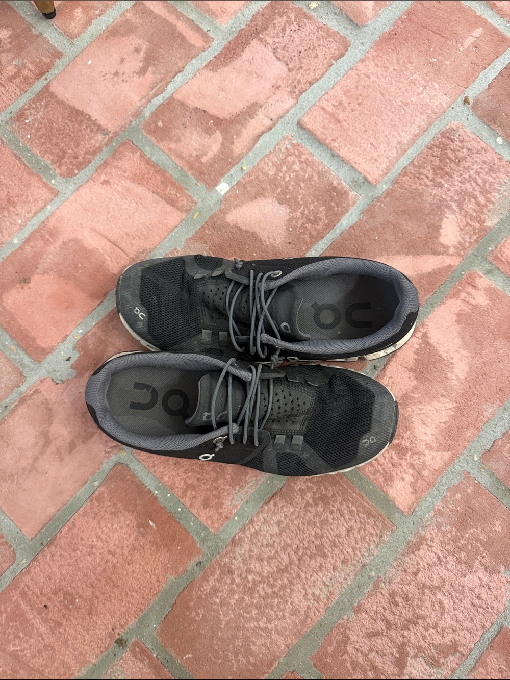 On Running Woman’s Cloud Running Shoes in Black - Picture 2 of 3